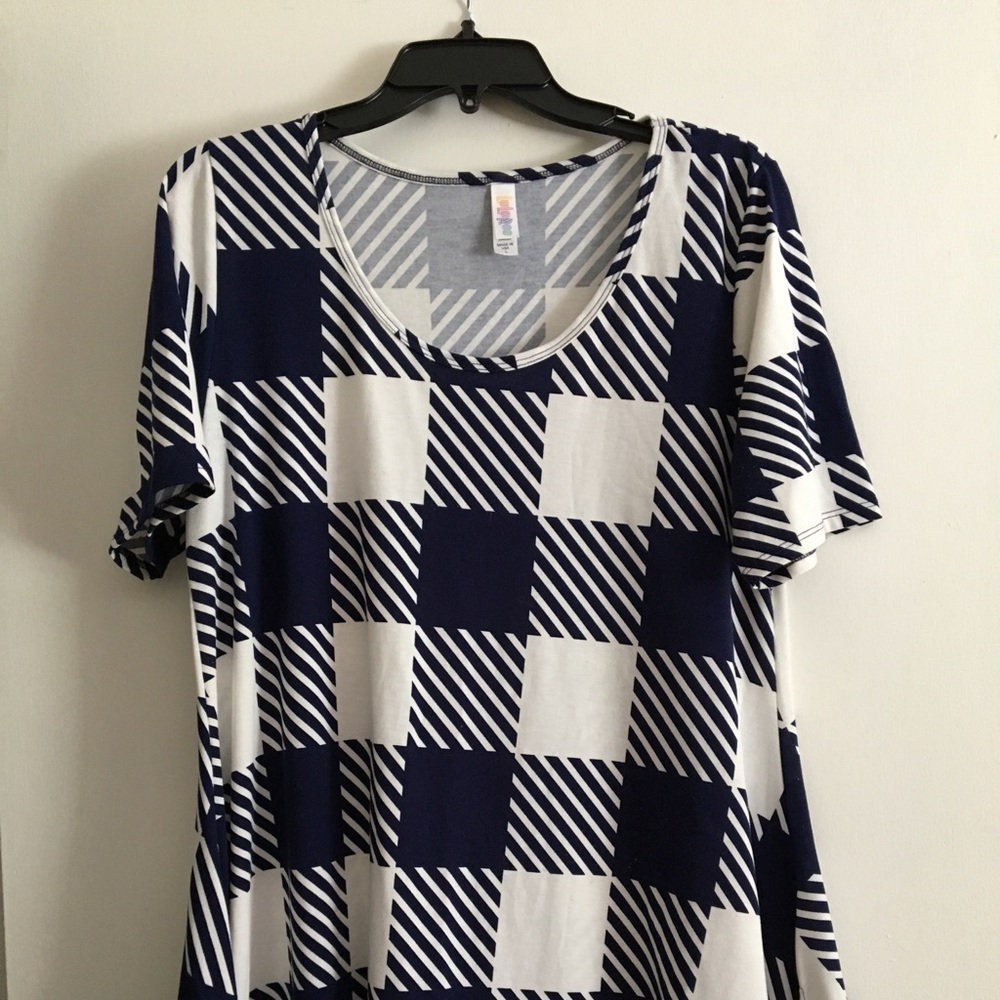 Lularoe Large Perfect Tee